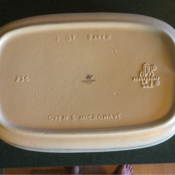 Pfaltzgraff Remembrance 2 Quart Baking Dish - Picture 2 of 2